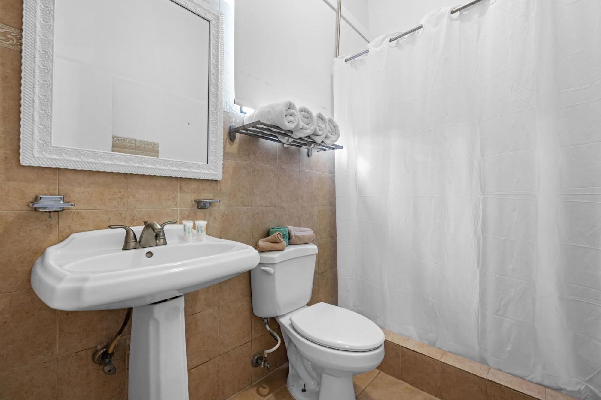 סן חואן Borinquen Beach Inn מראה חיצוני תמונה